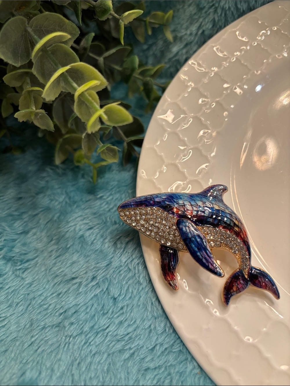 Beach Ocean Sea Life Crystal Encrusted Whale Brooch Pin NWT 2.75x1.75โ - Picture 15 of 15